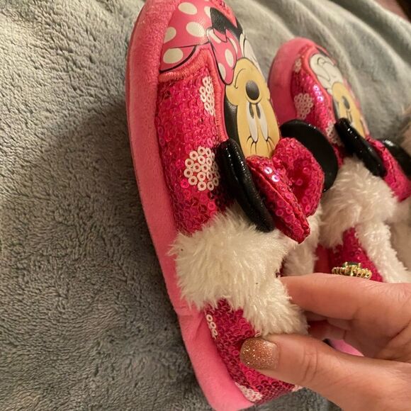 Disney girls’ Minnie Mouse house shoes size 9-10 - Picture 5 of 10